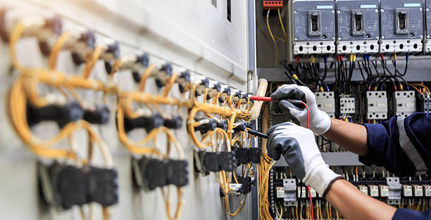 Professional Electrician technician working in Vaiden, MS